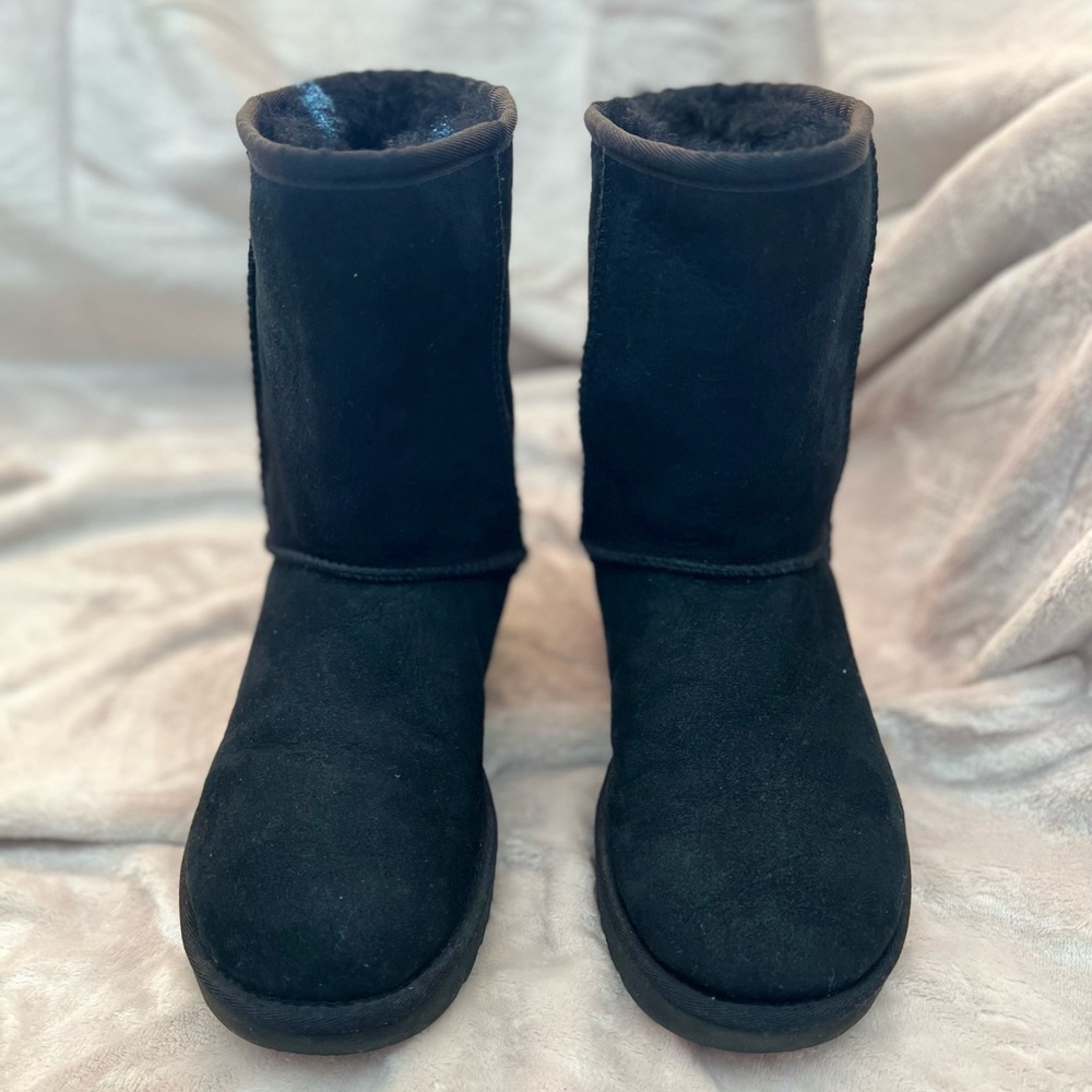 UGG - Classic Short II